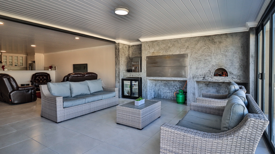 4 Bedroom Property for Sale in Seemeeu Park Western Cape